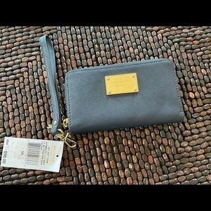 NWT Michael Kors leather Jet Set phone case